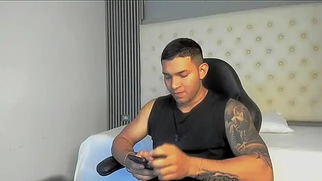 Snapshot of venedic_bull chatting on November 11, 4:29 am venedic bull online show from November 11, 4:29 am