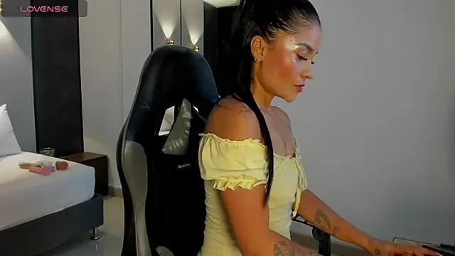 tabata69  online show from November 12, 8:12 pm