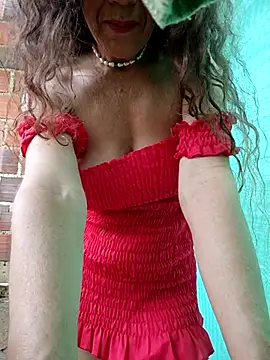 Snapshot of Dirty-Divorced-mother7 chatting on November 3, 2:20 pm Dirty-Divorced-mother7 online show from November 3, 2:20 pm