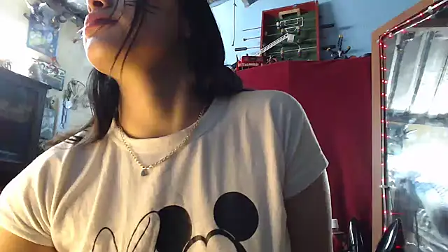 lizethavila online show from April 2, 1:46 am