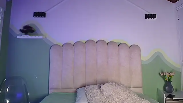 BiancaLuxx  online show from April 13, 11:25 am