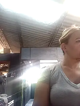 Snapshot of vicoria_09 chatting on November 5, 7:50 pm vicoria 09 online show from November 5, 7:50 pm