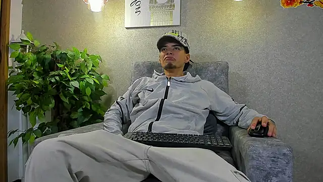 Axelwiliams online show from November 18, 3:54 am