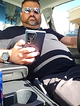 Roddog18 online show from April 14, 10:37 pm