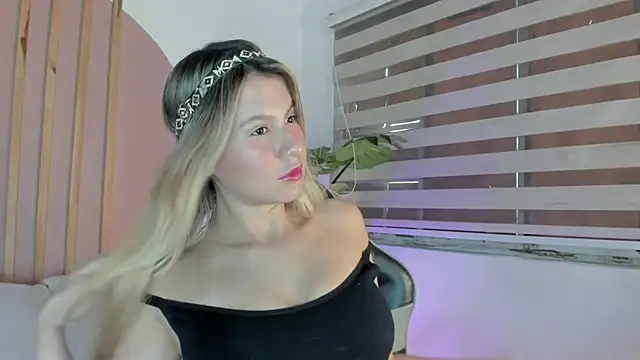 Snapshot of mia_curry chatting on November 3, 6:44 pm mia curry online show from November 3, 6:44 pm