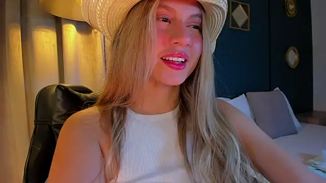Snapshot of mia_curry chatting on May 13, 7:21 pm mia curry online show from May 13, 7:21 pm