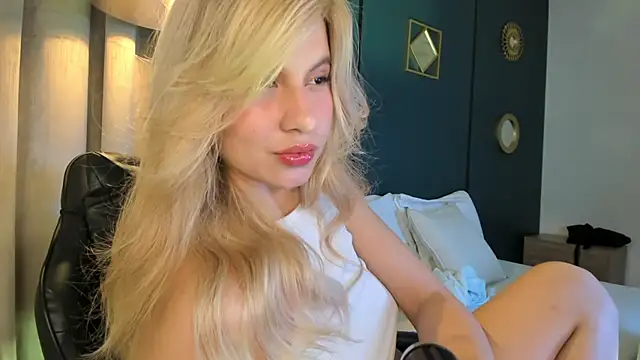 mia curry online show from June 10, 7:15 pm