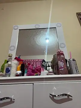 Snapshot of Miichii chatting on November 18, 11:59 pm Miichii online show from November 18, 11:59 pm