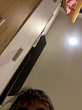 Zoe riivas online show from October 24, 10:25 am