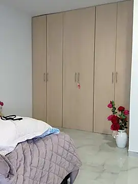 Zoe riivas online show from November 6, 11:25 am