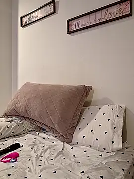 Zoe riivas online show from April 18, 11:01 am