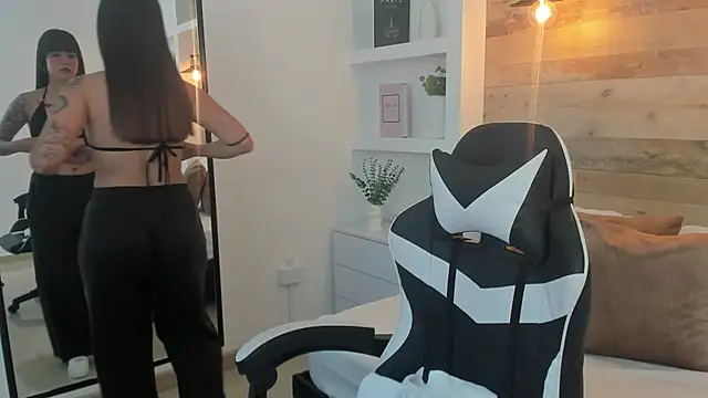 Snapshot of fiorella18_ chatting on November 19, 2:33 am fiorella18 online show from November 19, 2:33 am