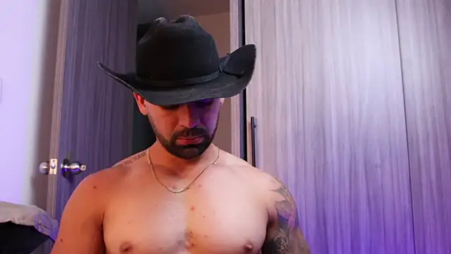 Snapshot of SOY_MIKE chatting on November 7, 12:48 am SOY MIKE online show from November 7, 12:48 am