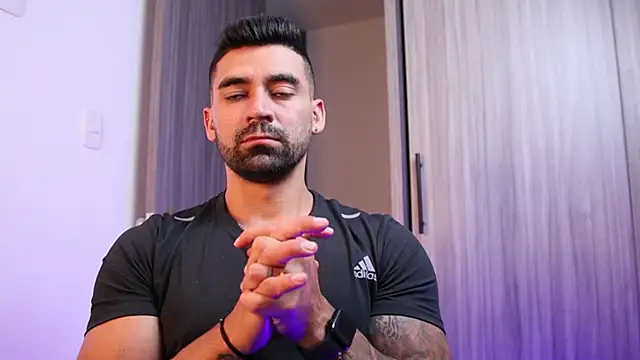 Snapshot of SOY_MIKE chatting on November 6, 2:15 am SOY MIKE online show from November 6, 2:15 am