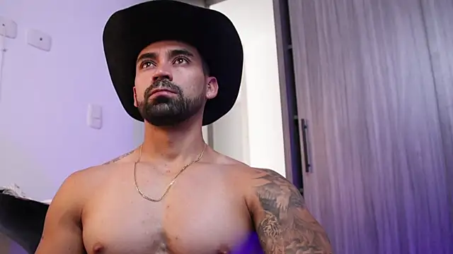 Snapshot of SOY_MIKE chatting on December 14, 1:49 pm SOY MIKE online show from December 14, 1:49 pm