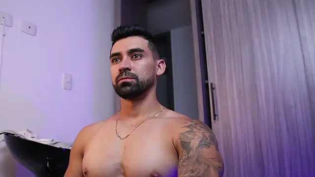 Snapshot of SOY_MIKE chatting on December 14, 1:45 am SOY MIKE online show from December 14, 1:45 am