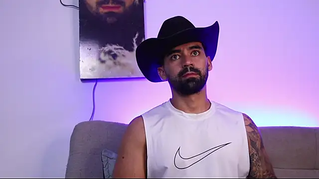 Snapshot of SOY_MIKE chatting on February 17, 11:02 pm SOY MIKE online show from February 17, 11:02 pm