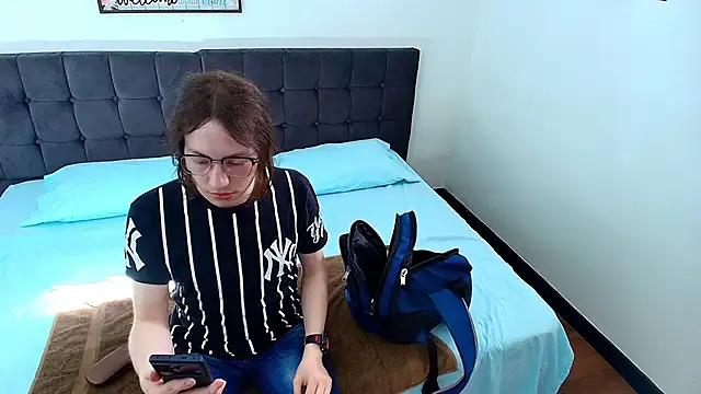 Snapshot of SnowyX_ chatting on October 9, 8:31 pm SnowyX online show from October 9, 8:31 pm