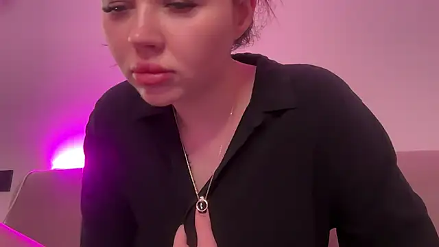 AlmaryKim online show from March 7, 8:14 pm