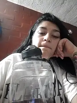 Snapshot of alejitasweet chatting on October 18, 2:24 am alejitasweet online show from October 18, 2:24 am