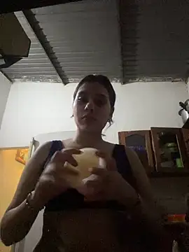 Snapshot of Brianna_bunny05 chatting on May 11, 5:31 am Brianna bunny05 online show from May 11, 5:31 am