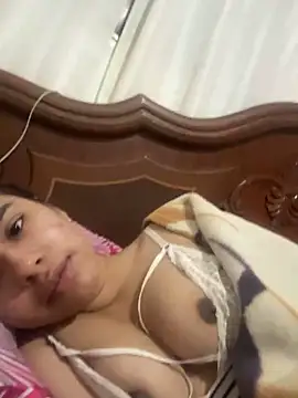 Snapshot of Brianna_bunny05 chatting on November 20, 5:19 am Brianna bunny05 online show from November 20, 5:19 am