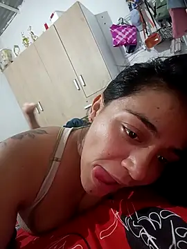 LucyAndBella online show from December 22, 2:39 pm