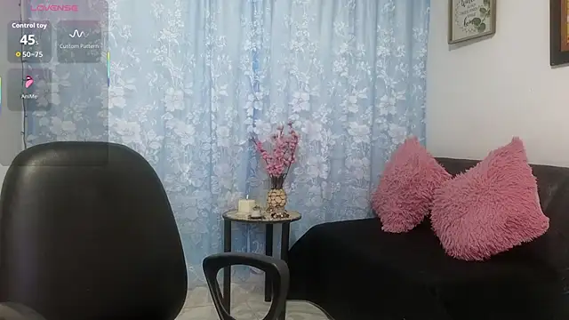 Snapshot of Cleohot999 chatting on October 5, 5:47 pm Cleohot999 online show from October 5, 5:47 pm