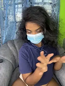 Snapshot of SukiyamaAsia chatting on October 31, 8:00 am SukiyamaAsia online show from October 31, 8:00 am