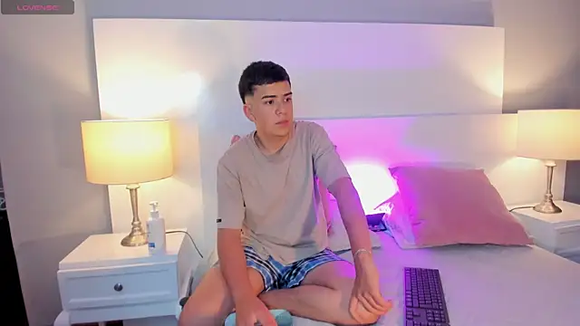 Dylan Katte online show from April 29, 12:04 am