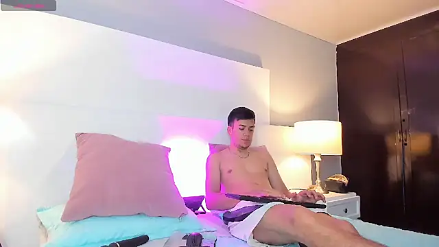 Dylan Katte online show from January 14, 4:16 am