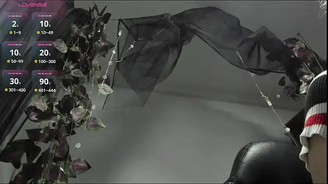 Snapshot of Shinny_Crystal chatting on October 15, 1:30 pm Shinny Crystal online show from October 15, 1:30 pm