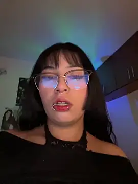 Snapshot of Hinatamoon_ chatting on November 6, 5:33 am Hinatamoon online show from November 6, 5:33 am