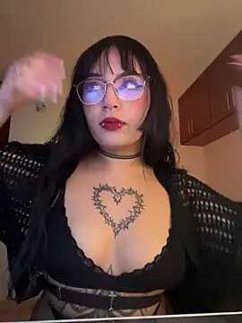 Snapshot of Hinatamoon_ chatting on November 15, 6:06 am Hinatamoon online show from November 15, 6:06 am