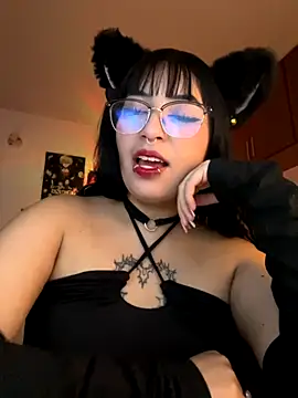 Snapshot of Hinatamoon_ chatting on November 1, 5:36 am Hinatamoon online show from November 1, 5:36 am