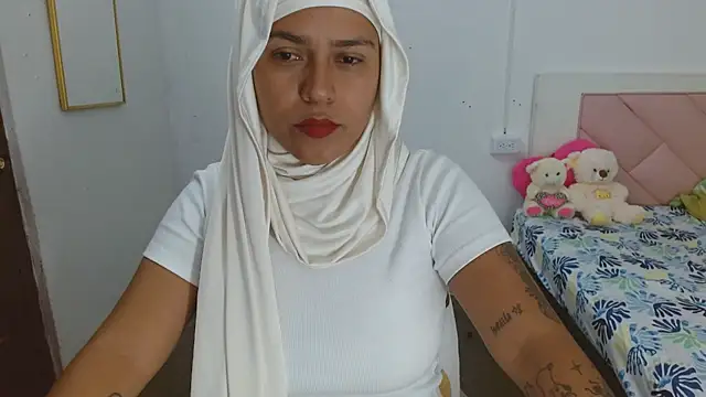 Snapshot of Nadia_hasbun chatting on October 8, 11:23 am Nadia hasbun online show from October 8, 11:23 am