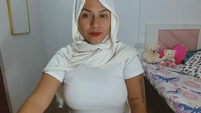 Snapshot of Nadia_hasbun chatting on October 15, 11:40 am Nadia hasbun online show from October 15, 11:40 am