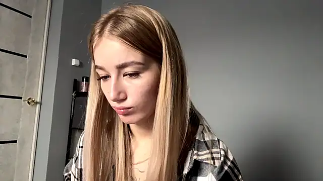 Snapshot of SweetCatherine chatting on October 13, 6:15 am SweetCatherine online show from October 13, 6:15 am