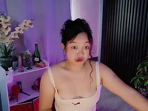 Snapshot of UrFavouriteCravings chatting on February 17, 2:20 am UrFavouriteCravings online show from February 17, 2:20 am