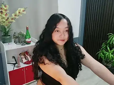 Snapshot of UrFavouriteCravings chatting on December 15, 1:17 pm UrFavouriteCravings online show from December 15, 1:17 pm