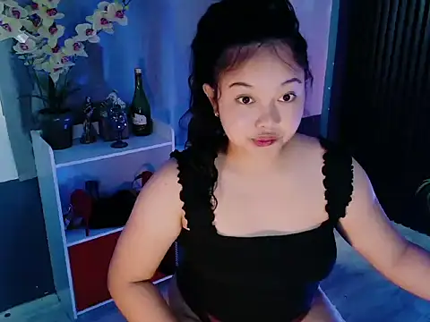 Snapshot of UrFavouriteCravings chatting on February 16, 2:54 am UrFavouriteCravings online show from February 16, 2:54 am