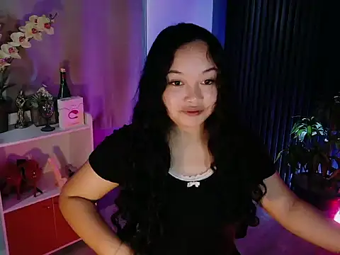 Snapshot of UrFavouriteCravings chatting on February 11, 2:11 am UrFavouriteCravings online show from February 11, 2:11 am