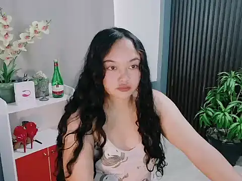 Snapshot of UrFavouriteCravings chatting on February 2, 1:48 am UrFavouriteCravings online show from February 2, 1:48 am