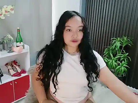 Snapshot of UrFavouriteCravings chatting on January 15, 3:21 am UrFavouriteCravings online show from January 15, 3:21 am