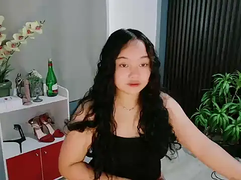 Snapshot of UrFavouriteCravings chatting on December 19, 1:42 am UrFavouriteCravings online show from December 19, 1:42 am