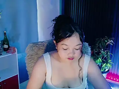 Snapshot of UrFavouriteCravings chatting on February 23, 3:19 am UrFavouriteCravings online show from February 23, 3:19 am