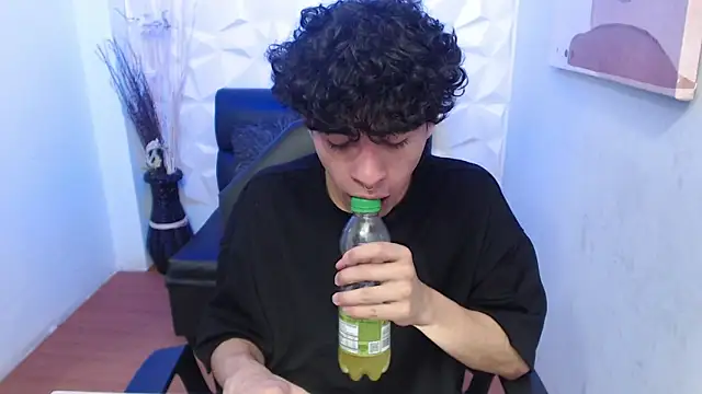 Liil boy online show from October 28, 3:40 am