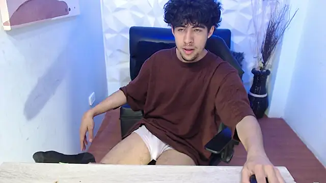 Snapshot of Liil_boy chatting on October 3, 4:25 am Liil boy online show from October 3, 4:25 am