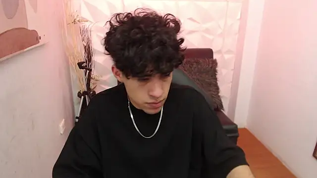 Snapshot of Liil_boy chatting on October 14, 4:02 am Liil boy online show from October 14, 4:02 am