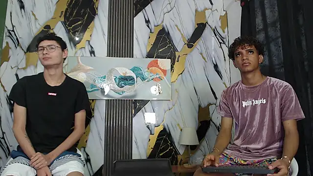 Snapshot of VERY_HOT_GUYS chatting on July 18, 1:20 pm VERY HOT GUYS online show from July 18, 1:20 pm